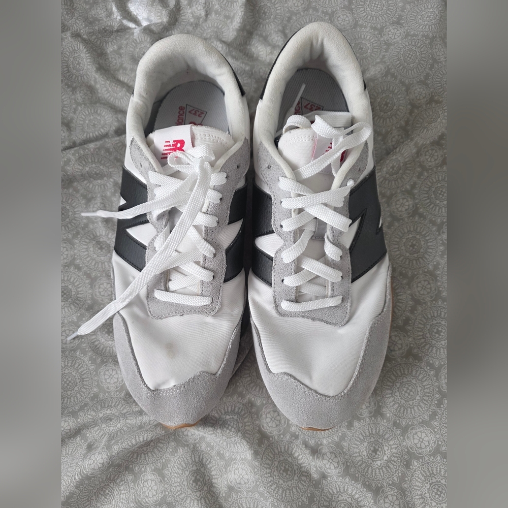 New Balance Classic White and Gray Sneakers